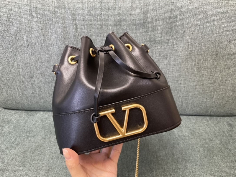 Va1e*ntin0 bucket bag